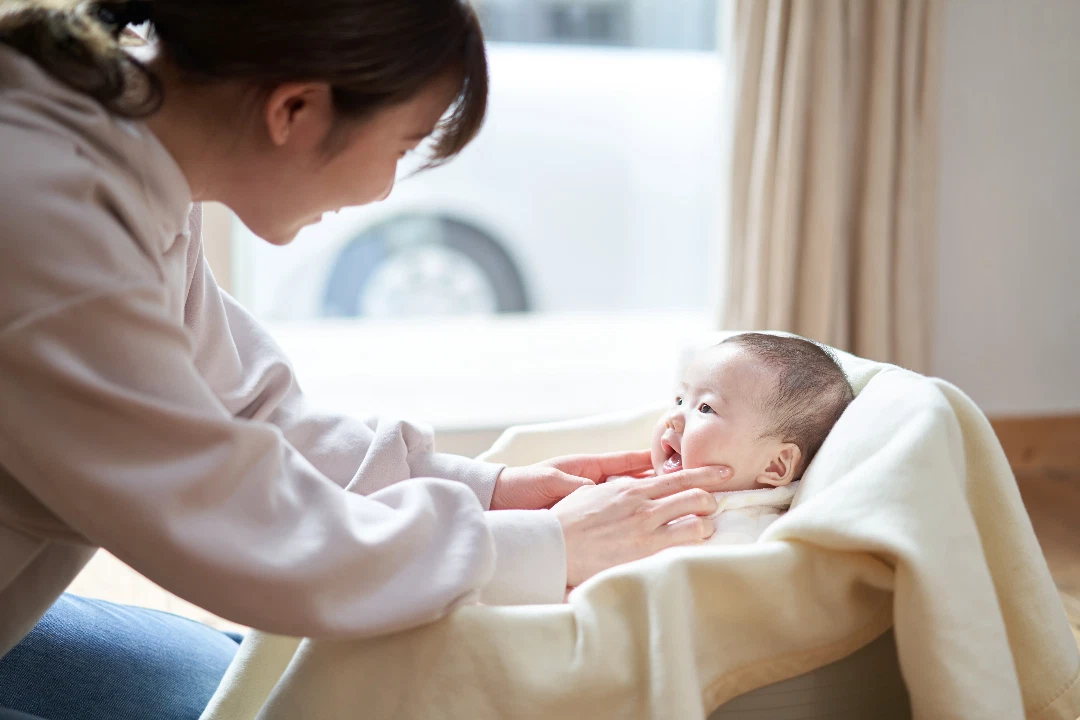 Night nanny in dubai caring for a newborn baby in a Dubai home