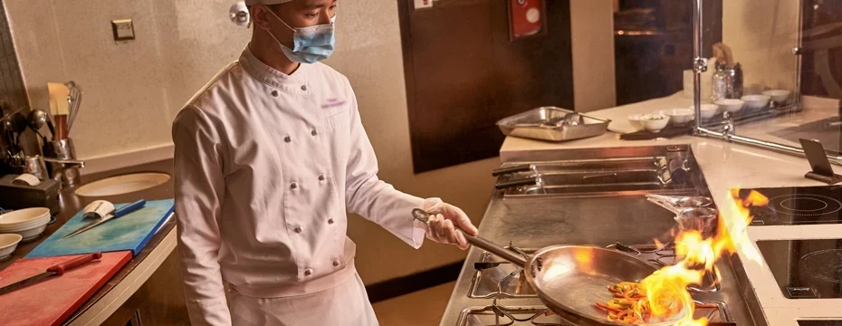 Part-time cook in Dubai 2026 preparing weekly batch meal prep for a Dubai family kitchen